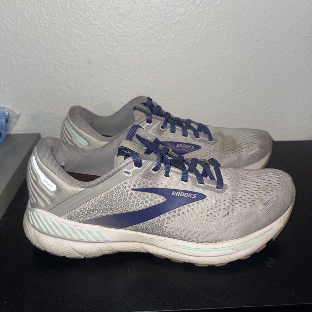 Brooks Women's Adrenaline GTS 22 Size 10.5 B Grey